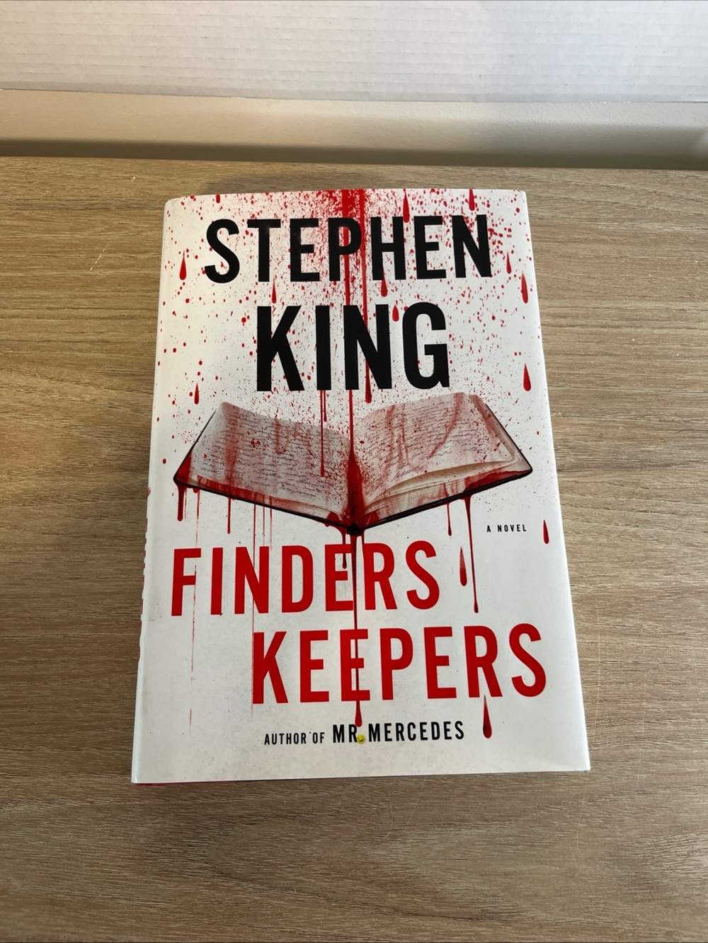 Stephen King "Finders Keepers" Hardcover Book - White & Red